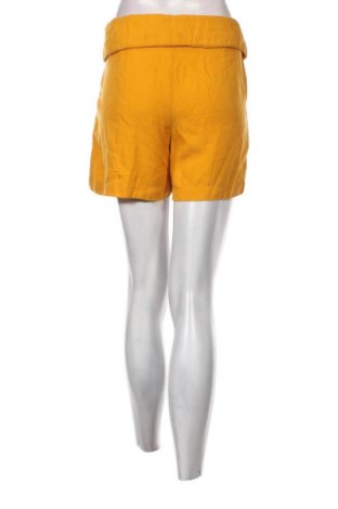 Дамски къс панталон Naf Naf, Размер M, Цвят Жълт, Цена 10,80 лв.