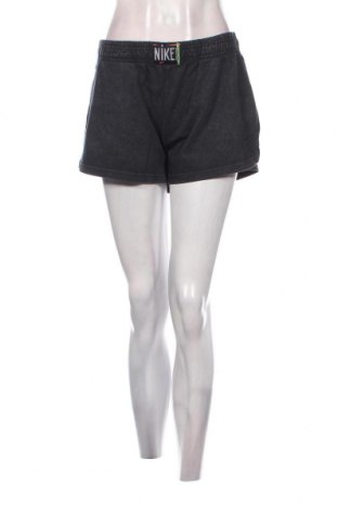 Γυναικείο κοντό παντελόνι Nike, Μέγεθος S, Χρώμα Γκρί, Τιμή 16,30 €