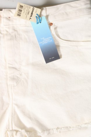 Γυναικείο κοντό παντελόνι O'neill, Μέγεθος S, Χρώμα Λευκό, Τιμή 21,03 €