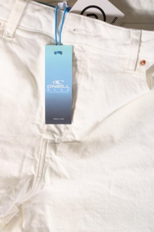 Γυναικείο κοντό παντελόνι O'neill, Μέγεθος L, Χρώμα Λευκό, Τιμή 23,66 €