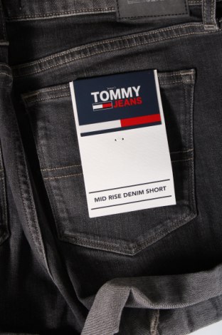 Pantaloni scurți de femei Tommy Jeans, Mărime L, Culoare Gri, Preț 201,32 Lei