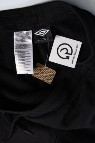Дамски къс панталон Umbro, Размер XL, Цвят Черен, Цена 12,24 лв.