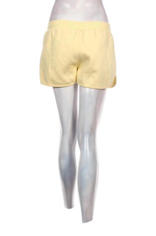 Damen Shorts Umbro, Größe L, Farbe Gelb, Preis 5,20 €