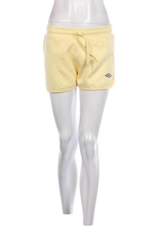 Дамски къс панталон Umbro, Размер M, Цвят Жълт, Цена 72,00 лв.