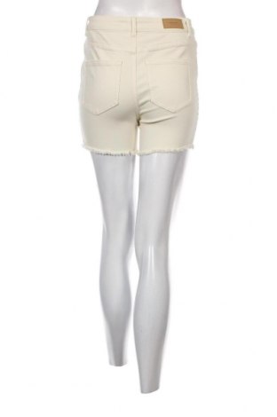 Дамски къс панталон Vero Moda, Размер M, Цвят Екрю, Цена 10,40 лв.