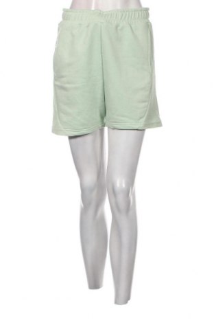 Дамски къс панталон Viral Vibes, Размер L, Цвят Зелен, Цена 12,24 лв.