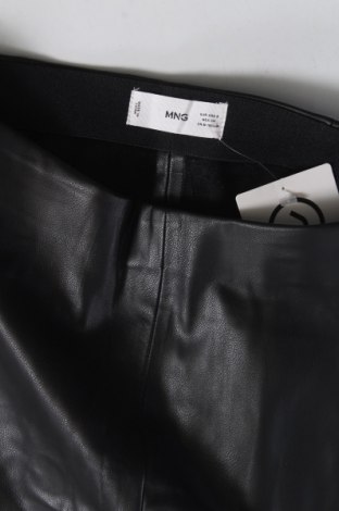Γυναικείο παντελόνι δερμάτινο Mango, Μέγεθος S, Χρώμα Μαύρο, Τιμή 12,37 €