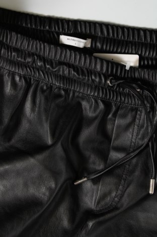 Дамски кожен панталон Melting Stockholm, Размер M, Цвят Черен, Цена 29,00 лв.