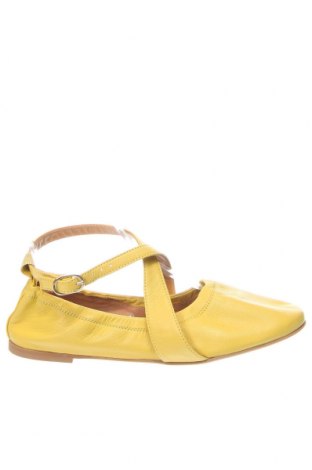 Дамски обувки Arket, Размер 36, Цвят Жълт, Цена 104,50 лв.