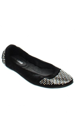 Дамски обувки Pataugas, Размер 36, Цвят Черен, Цена 45,60 лв.