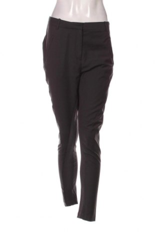 Дамски панталон By Malene Birger, Размер M, Цвят Сив, Цена 39,35 лв.