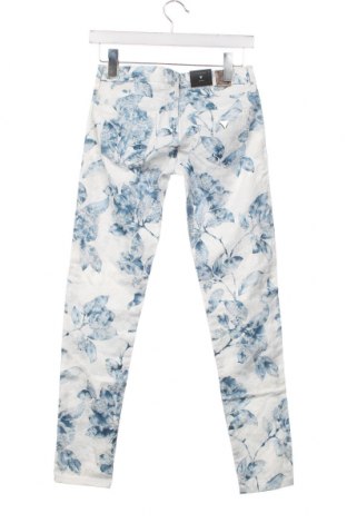 Дамски панталон Guess, Размер XS, Цвят Бял, Цена 67,50 лв.