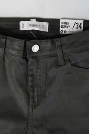 Дамски панталон Mango, Размер XS, Цвят Зелен, Цена 77,13 лв.