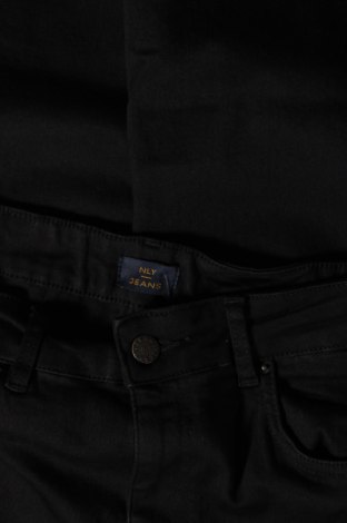 Дамски панталон NLY, Размер L, Цвят Черен, Цена 29,00 лв.