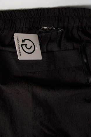 Дамски панталон Pieces, Размер L, Цвят Черен, Цена 20,00 лв.