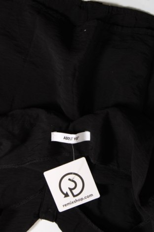 Γυναικείο αμάνικο μπλουζάκι About You, Μέγεθος XS, Χρώμα Μαύρο, Τιμή 7,10 €