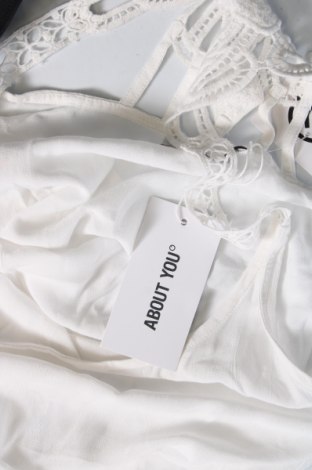 Γυναικείο αμάνικο μπλουζάκι About You, Μέγεθος S, Χρώμα Λευκό, Τιμή 13,92 €