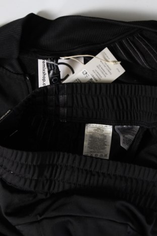 Дамски спортен комплект Adidas, Размер S, Цвят Черен, Цена 132,00 лв.
