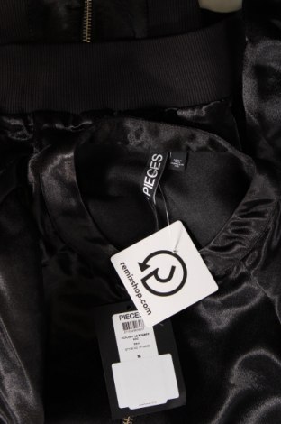 Γυναικείο μπουφάν Pieces, Μέγεθος M, Χρώμα Μαύρο, Τιμή 16,49 €
