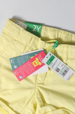 Παιδικό κοντό παντελόνι United Colors Of Benetton, Μέγεθος 18-24m/ 86-98 εκ., Χρώμα Κίτρινο, Τιμή 6,80 €