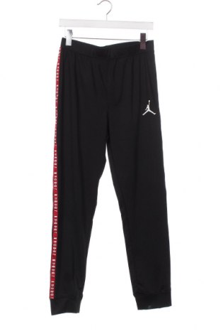 Детско спортно долнище Air Jordan Nike, Размер 15-18y/ 170-176 см, Цвят Черен, Цена 118,15 лв.