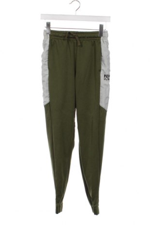 Dziecięce spodnie sportowe Nike, Rozmiar 14-15y/ 168-170 cm, Kolor Zielony, Cena 115,15 zł