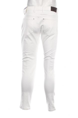 Мъжки дънки Michael Kors, Размер XL, Цвят Бял, Цена 166,43 лв.