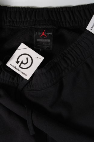 Мъжки къс панталон Air Jordan Nike, Размер L, Цвят Черен, Цена 95,00 лв.