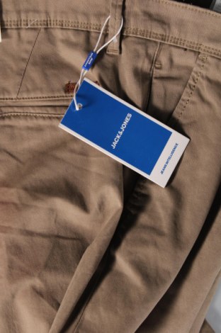 Ανδρικό παντελόνι Jack & Jones, Μέγεθος M, Χρώμα Καφέ, Τιμή 9,30 €