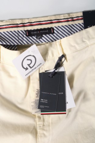 Pantaloni de bărbați Tommy Hilfiger, Mărime L, Culoare Ecru, Preț 628,29 Lei