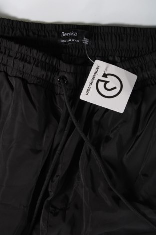 Ανδρικό αθλητικό παντελόνι Bershka, Μέγεθος M, Χρώμα Μαύρο, Τιμή 10,41 €