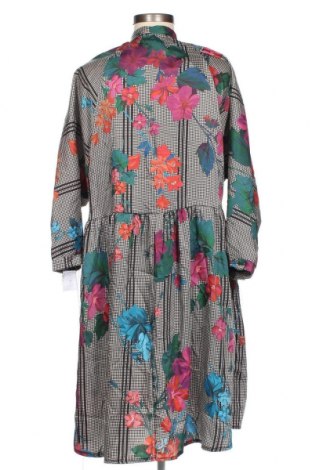 Kleid, Größe XL, Farbe Mehrfarbig, Preis € 9,99