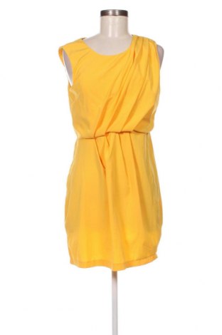 Kleid Ax Paris, Größe M, Farbe Gelb, Preis 8,35 €