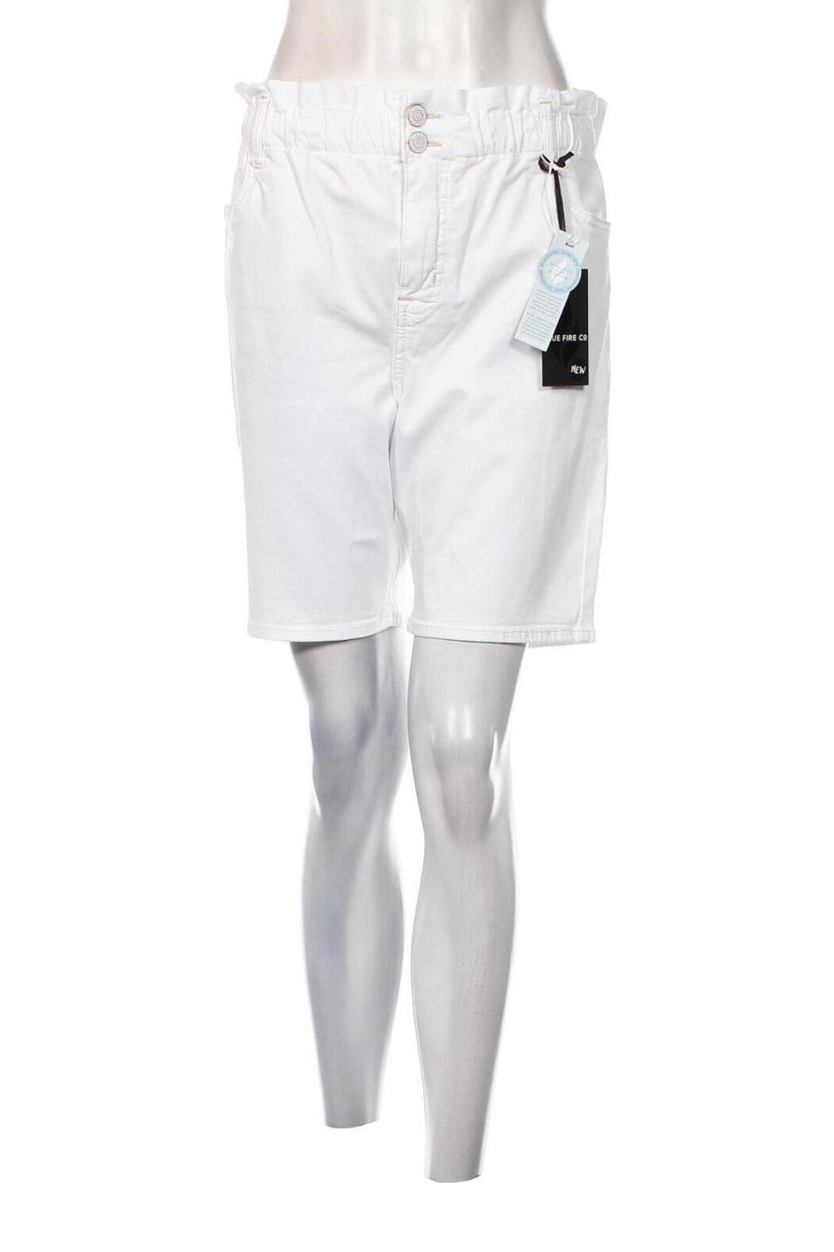 Дамски къс панталон Blue Fire Co, Размер M, Цвят Бял, Цена 13,64 лв.