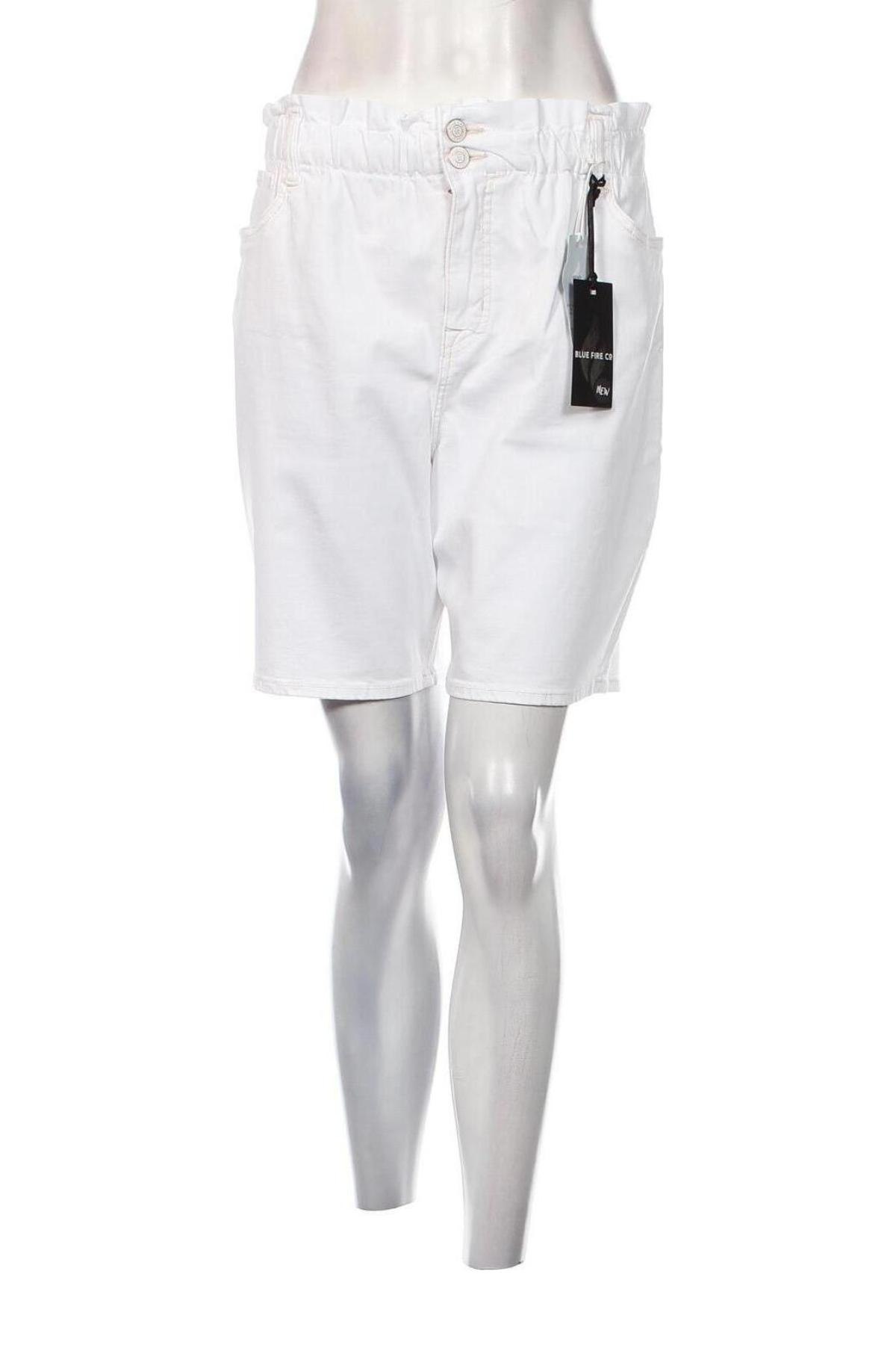 Γυναικείο κοντό παντελόνι Blue Fire Co, Μέγεθος M, Χρώμα Λευκό, Τιμή 6,07 €