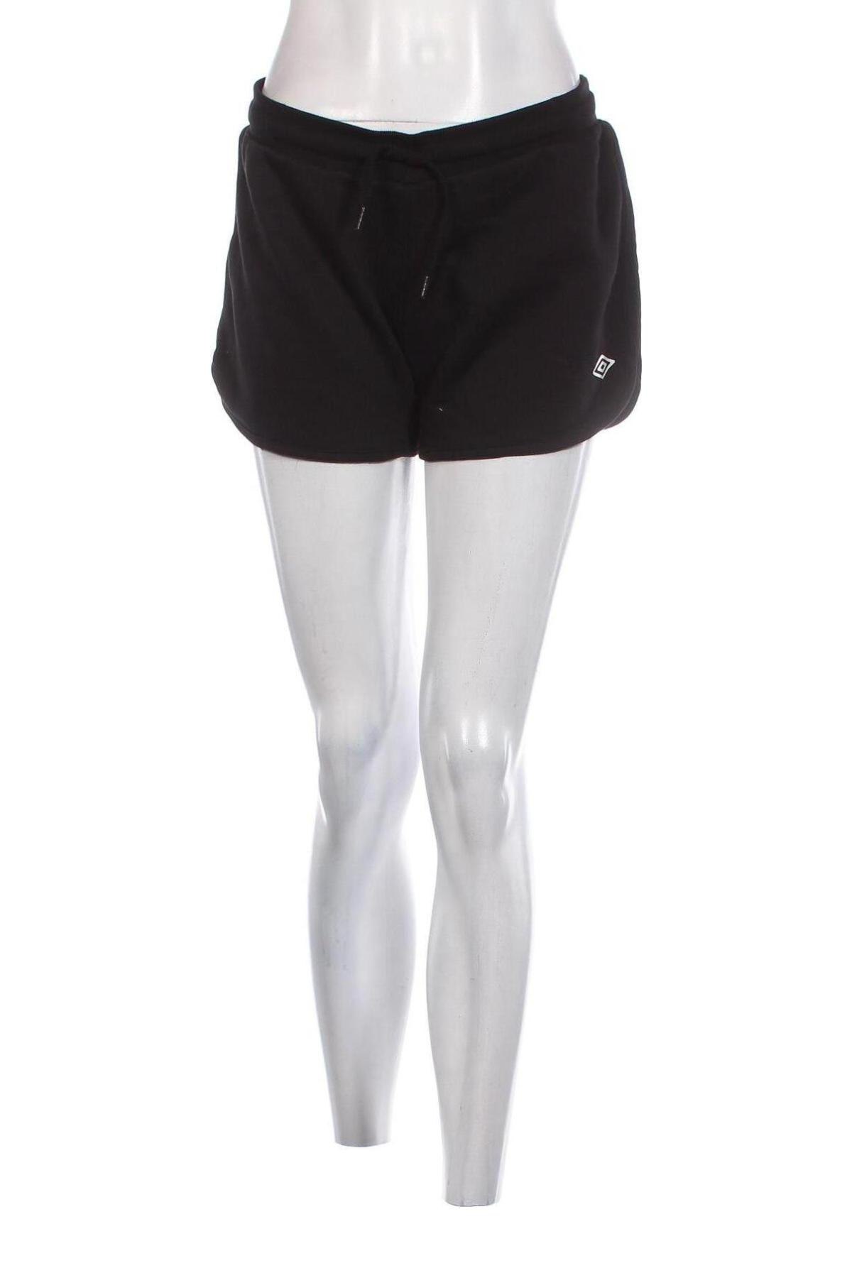 Γυναικείο κοντό παντελόνι Umbro, Μέγεθος M, Χρώμα Μαύρο, Τιμή 5,94 €