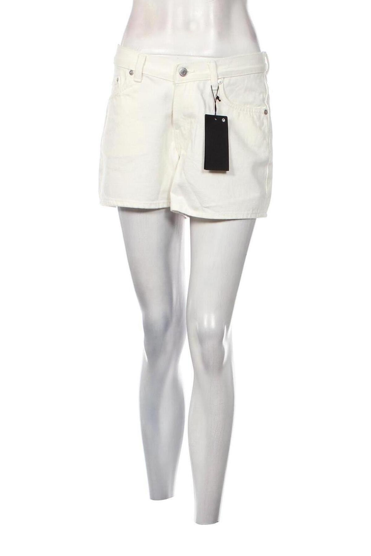 Дамски къс панталон Weekday, Размер M, Цвят Бял, Цена 27,83 лв.