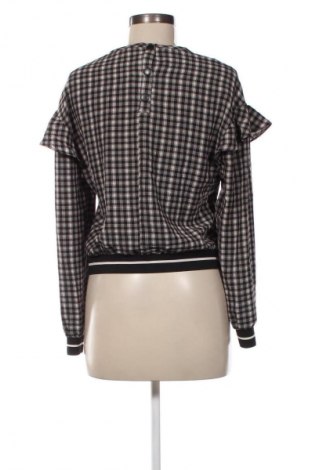 Damen Shirt Bershka, Größe M, Farbe Mehrfarbig, Preis 2,99 €