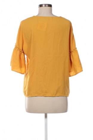 Damen Shirt Stradivarius, Größe M, Farbe Gelb, Preis 7,99 €