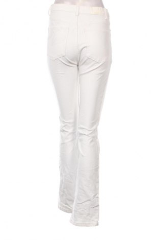Damskie jeansy Bershka, Rozmiar S, Kolor Biały, Cena 95,99 zł