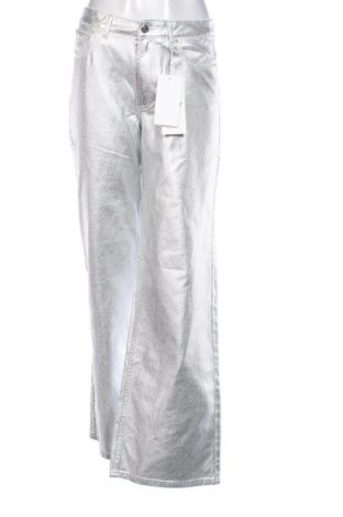 Дамски панталон ONLY, Размер S, Цвят Сребрист, Цена 56,99 лв.