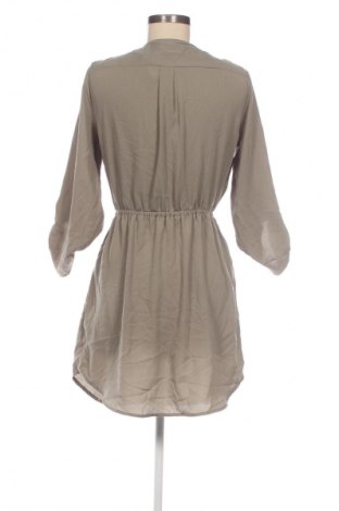 Kleid Colloseum, Größe M, Farbe Grün, Preis € 8,99