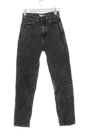 Damskie jeansy Pull&Bear, Rozmiar XS, Kolor Czarny, Cena 32,99 zł