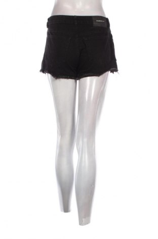 Γυναικείο κοντό παντελόνι Pull&Bear, Μέγεθος S, Χρώμα Μαύρο, Τιμή 8,99 €