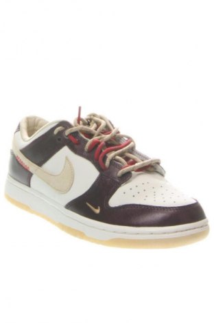 Încălțăminte de damă Nike, Mărime 39, Culoare Multicolor, Preț 644,99 Lei