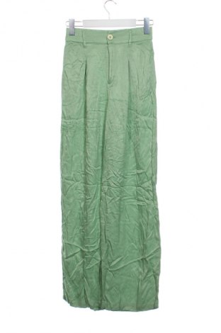 Дамски панталон Bershka, Размер XS, Цвят Зелен, Цена 8,18 €