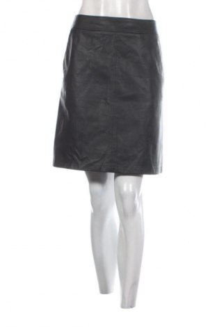 Кожена пола BOSS, Размер S, Цвят Черен, Цена 28,12 €