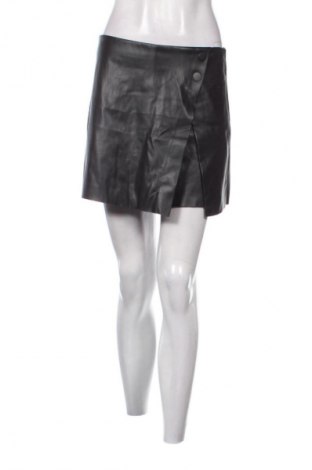 Пола Stradivarius, Размер M, Цвят Черен, Цена 4,09 €