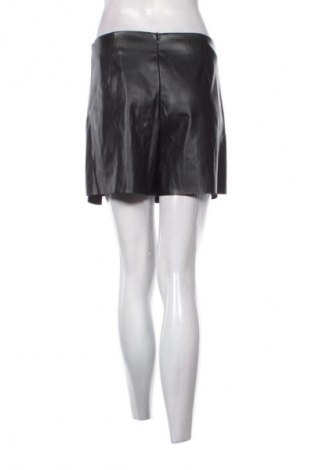 Пола Stradivarius, Размер M, Цвят Черен, Цена 4,09 €