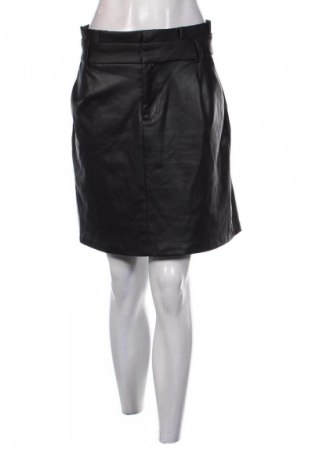 Пола Vero Moda, Размер XL, Цвят Черен, Цена 5,62 €